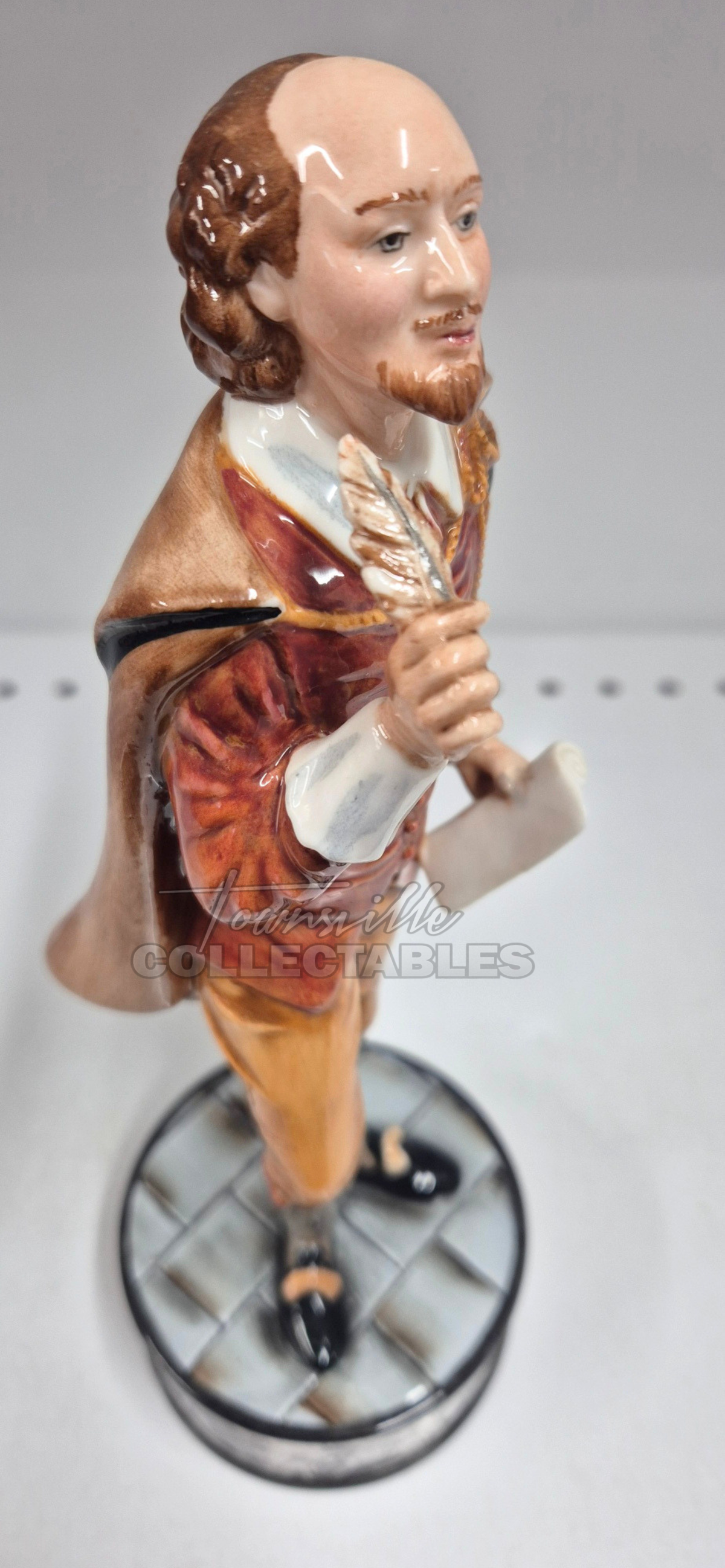 William Shakespeare HN5128 Royal Doulton The Pioneers Collection. Limited Edition #0141 of only 350 pieces world wide. Hand made and Hand painted in England. Personally signed by Michael Doulton.